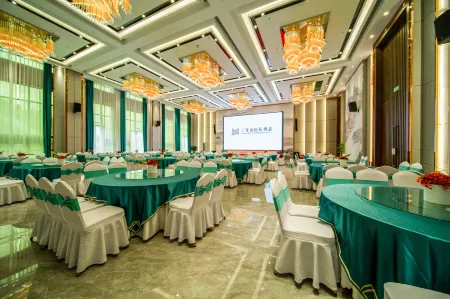 Anyuan 300 Mountains International Hotel Отели рядом с достопримечательностью «Sanbaishan Mountain Scenic Area»