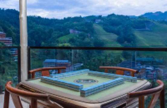 논의 파노라마 전망을 즐기세요 (룽성 룽지 계단식논 지점)