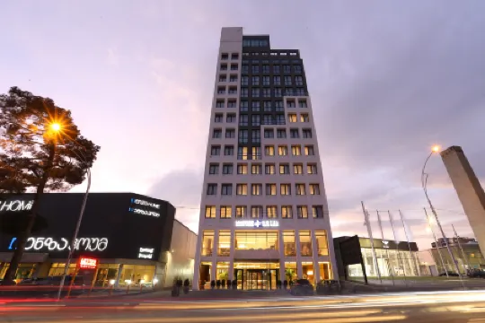 Hotel Tbilisi Tower Отели рядом с достопримечательностью «Guide of Georgia»