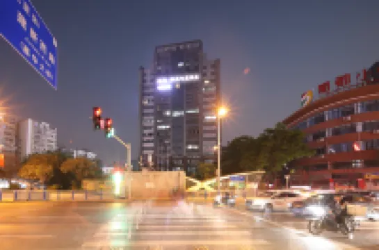 Jidian·Selection E-sports Hotel (Guanyinqiao Pedestrian Street)