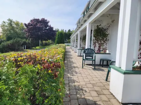 Auberge des Nuages Отели в г. Шарлевуа-Эст