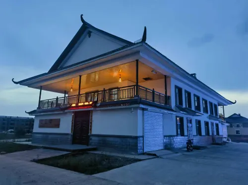 Qiaojiaolou Homestay (China Mohe Food Street)