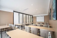 Elong Anyun Hotel（Fuchuan Park Building Ethnic Culture Square Branch）