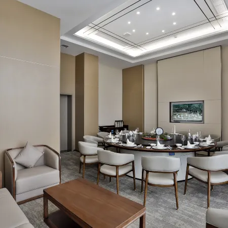 Kaihua Liangyou Theme Hotel