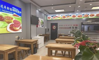 Jiuquan Longding Business Hotel (Zhonggulou Branch, Hantang Food Street)
