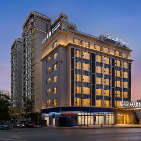 Xichang Tianyue Hotel (Qionghai 17 Degrees Torch Square)