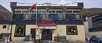 扎西通門家庭旅館