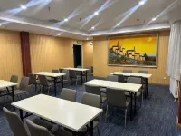 Luoke Sea Hotel (Polar Ocean World Stone Old Man Seawater Bathing Beach)