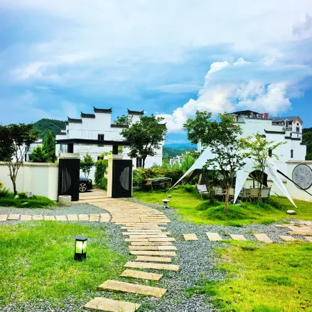 Taining Extraordinary Companion Mountain Residence
