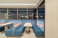 HanTing Hotel (Weinan Fuping Shuangchuang Building) - parking