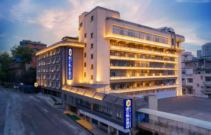 Super 8 Hotel (Zigong Lantern Park FanHua 1939 Shopping Plaza)