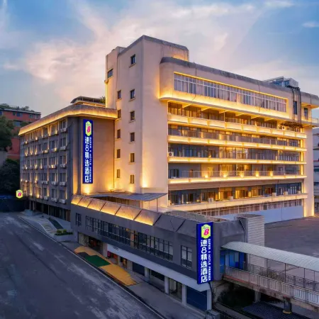 Super 8 Hotel (Zigong Lantern Park FanHua 1939 Shopping Plaza)