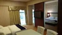 Pariss Hotel Отели в г. Леголенд