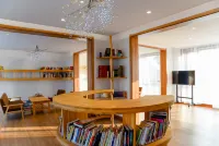 home alone in Hong Li