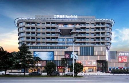 Fairfield Wuhan Jiangxia Отели рядом с достопримечательностью «Wuhan Donghu University»