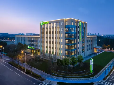 Holiday Inn SHANGHAI DISHUI LAKE by IHG Отели рядом с достопримечательностью «Underground Plaza»