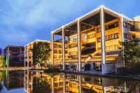 Xinxiang Jinguhu Lake Hotel (Bridge Yue Times Square Store, Hongqi District) Hotels in Xinxiang