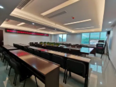 Home Inn Ruibai Cloud Hotel (Longyan Railway Station Zhongshan Road Branch)