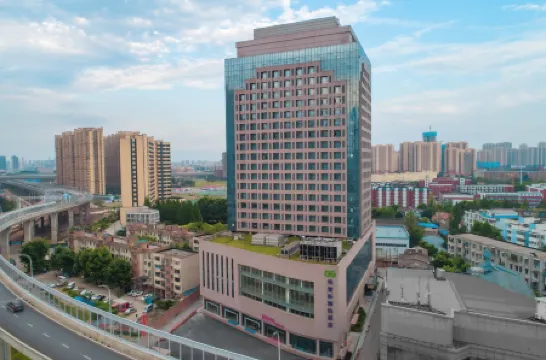 Grace Select Hotel (Wuhan Baishazhou Yangsigang Yangtze River Bridge) Отели рядом с достопримечательностью «Wuhan International Expo Center»