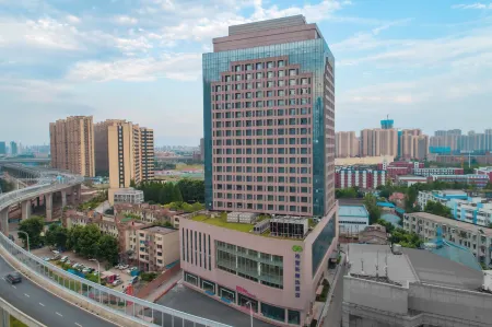 Grace Select Hotel (Wuhan Baishazhou Yangsigang Yangtze River Bridge) Отели рядом с достопримечательностью «Wuhan University of Science and Technology Department of Physical Education (Maojiawan)»