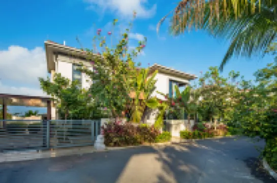 Sanya Pengyue Pool Villa Hotels in 