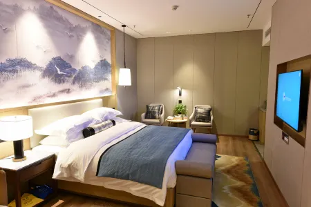 Gold Dragon Hotel Отели рядом со станцией Langzhong Railway Station