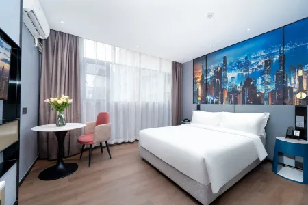 Baiyi Hotel (Shenzhen Huawei Putian North Subway Station)