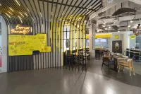 庫塔海灘步道YELLO酒店-峇里島 - 早餐