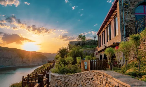 Junggar Yellow River Grand Canyon Embedded Riverview Kiln Cave Homestay