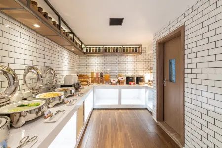 Echarm Hotel (Jishoushi Government Qianzhou Ancient City) Отели в г. Цзишоу