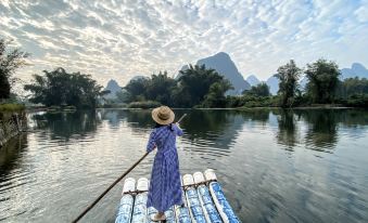 Yangshuo Mountain Retreat