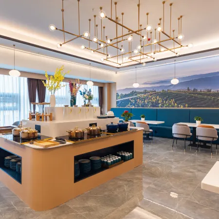 Starway Hotel (Ya'an Mengding Mountain World Tea Capital)