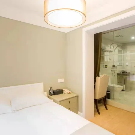 Longhao Holiday Hotel