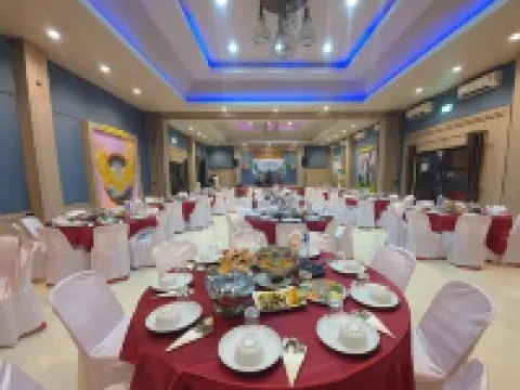 เขาสก เรนฟอเรส รีสอร์ท โรงแรมในอำเภอ พนม