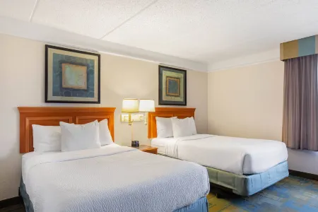 La Quinta Inn & Suites by Wyndham Ft. Lauderdale Plantation