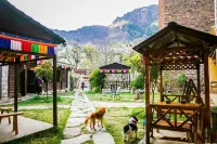Shangmo Culture Theme Hotel Hotels near Zhonglu Tibetan Village No. 2 Viewing Point