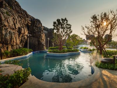 Outdoor Swimming Pool Grande Centre Point Space Pattaya Photo