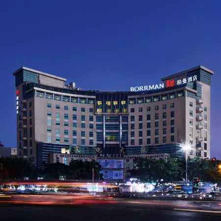 Borrman Hotel (Guilin Two Rivers And Four Lakes Elephant Trunk Hill Scenic Area) Отели рядом с достопримечательностью «Древние южные ворота»