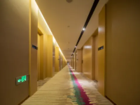 Lavande Hotel (Xingping Maweiyi Hangkong Square) Hotels in Xingping