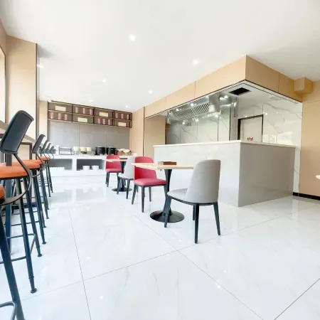 Borrman Hotel (Zhijiang Guomao Qixing Square)