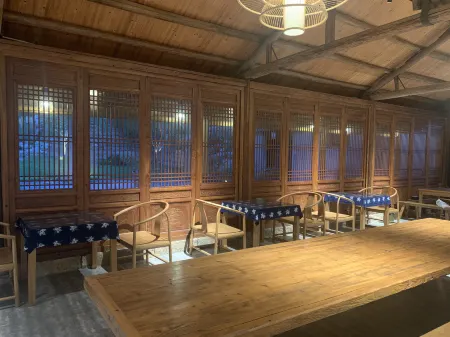 Guifeng Xiaolu Xianjuju Отели в г. Иян