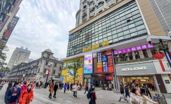 Yunshang Cinema Boutique Apartment (Wuhan Jianghan Road Subway Station)