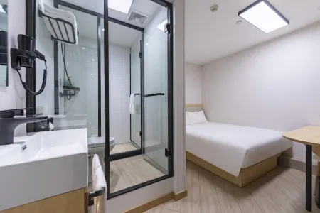 Hi Inn Hotel (Shanghai Bund Nanjing Road Pedestrian Street)