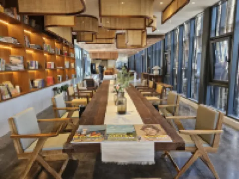 Yimeng Bookstore (Mengshan Baihuayu Scenic Area Store)