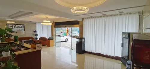 Huitong Jiangdu Theme Hotel - 주차장