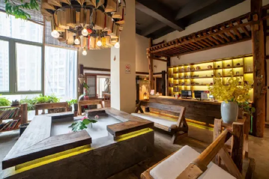 Dongli Reading House Hotel (Chongqing Dashiba Light Rail Station) Отели рядом с достопримечательностью «Chongqing Hongyan Revolutionary Museum»