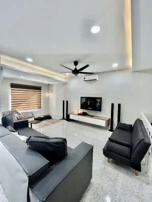 Pure Essence Retreat Homestay - Taman Pelangi , Pelangi , Jalan Hijau Muda , Johor Bahru Town Hotels in Johor Bahru