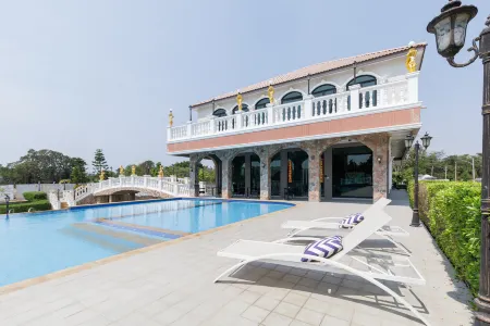 Pattaya town house three bedroom pool villa 【8 minutes drive to floating market + swimming pool】 Отели рядом с достопримечательностью «Bann sukhawadee»