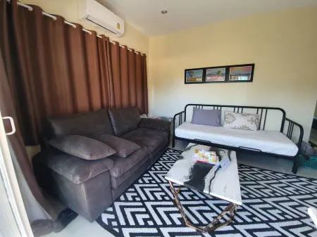 Glass House, Mountain View, Near Airport-City Отели рядом с достопримечательностью «Chiang Rai University»