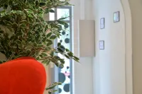 Alekos Apartments 2 Netflix, Self Check-IN